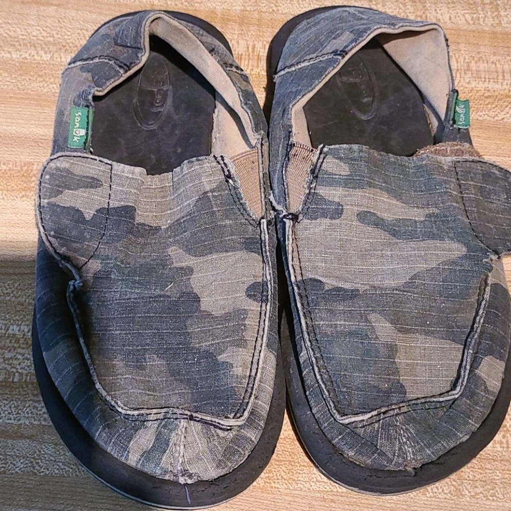 Boys camo sanuks